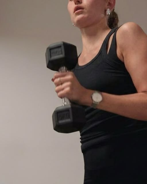 Allenamento con manubri ad AMAti Fitness Lab