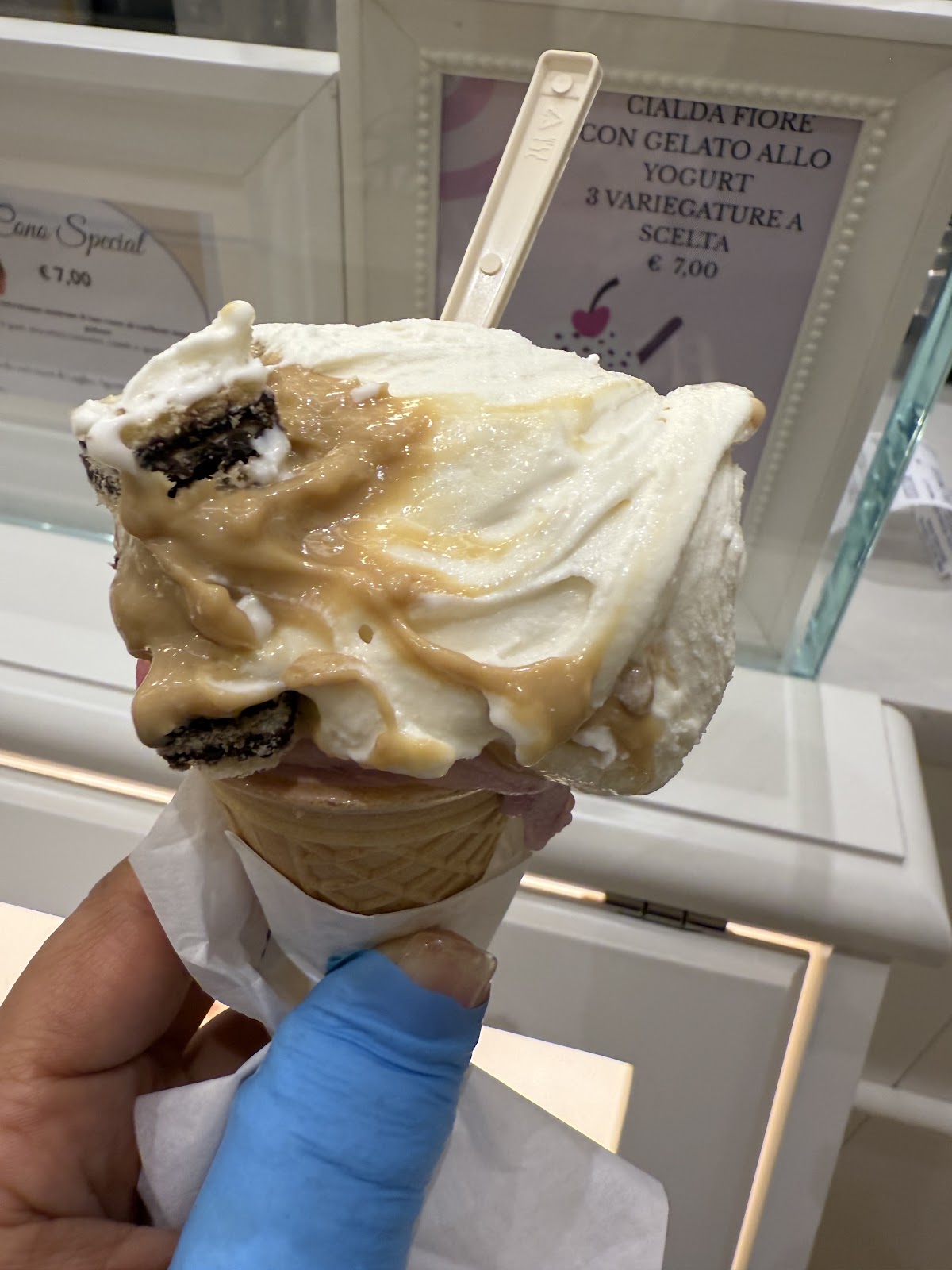 Cono special allo yogurt con variegature