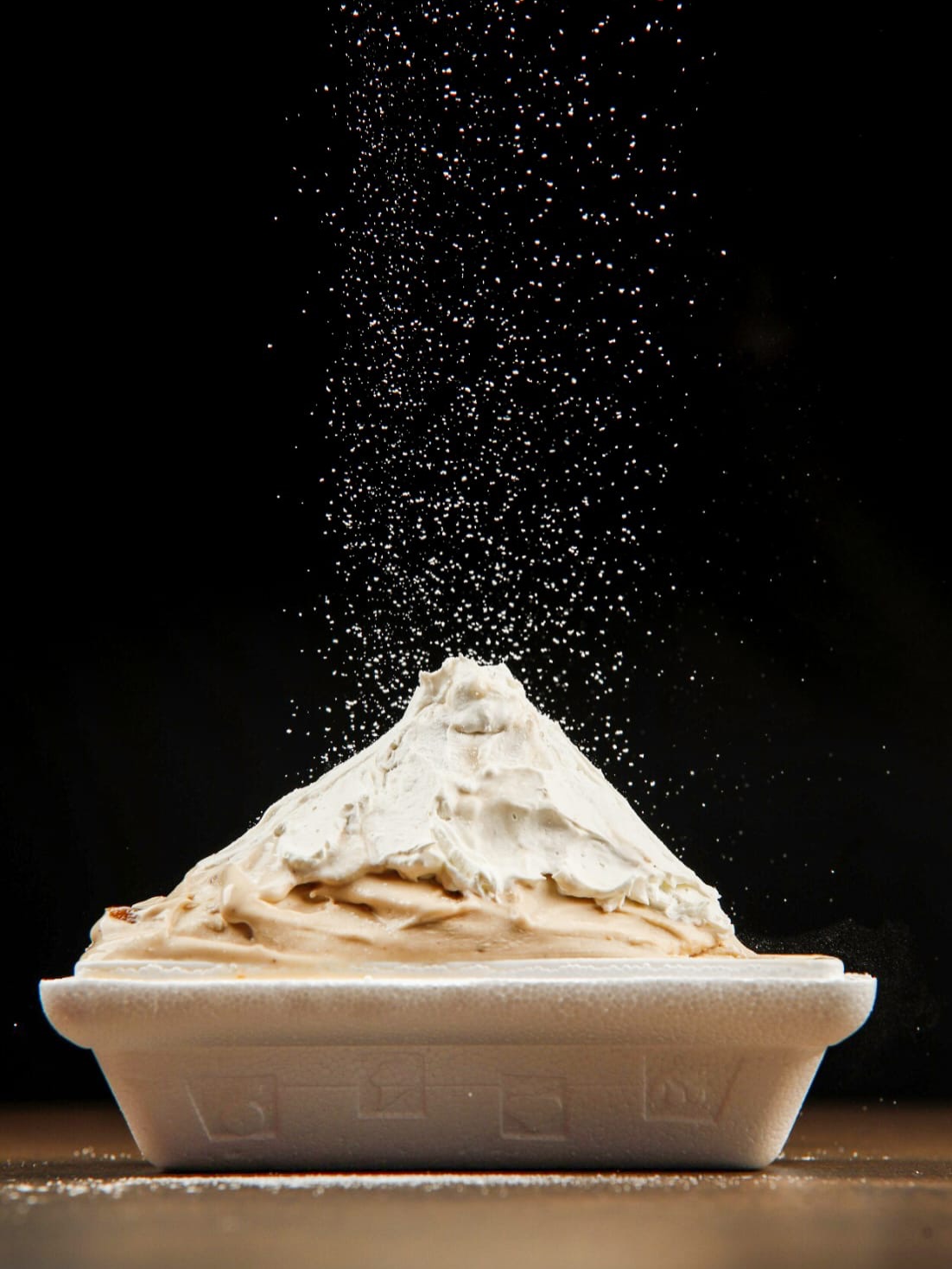 Semifreddo spolverato di zucchero a velo
