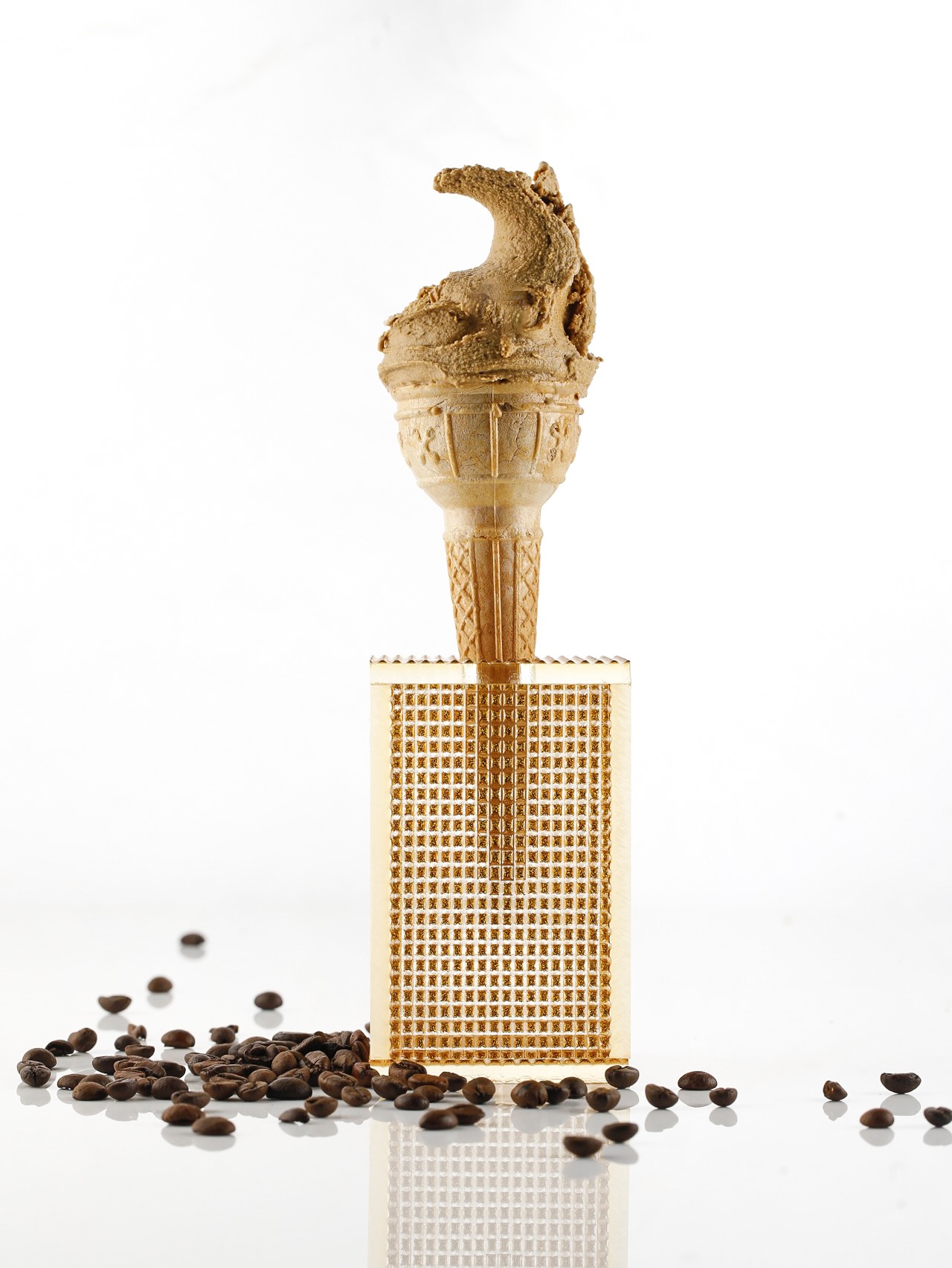 Cono al caffè con chicchi